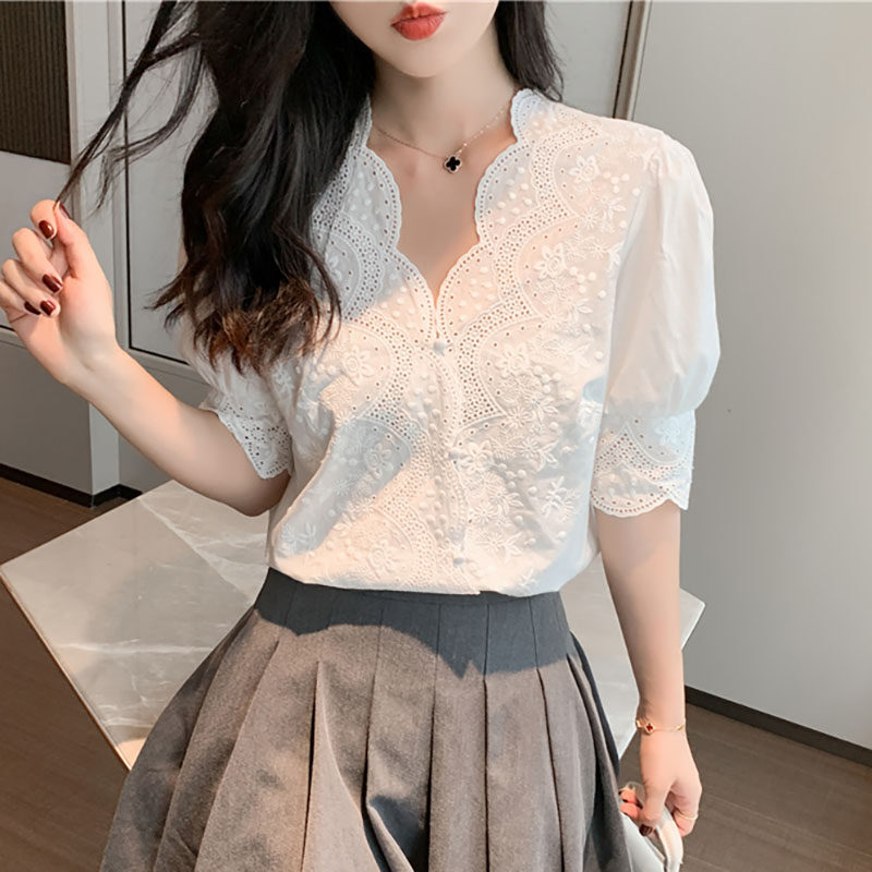 キレイめ トップス デート レース シャツ ブラウス プルオーバー 白シャツ 白トップス 袖あり 半袖 5分袖 五分袖 萌袖 Vネック 襟なし レース 刺繍 透け感 シースルー かわいい 大人可愛い