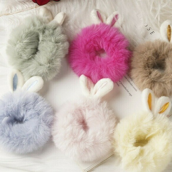 Qoo10] ふわふわファーうさみみシュシュ かわいい