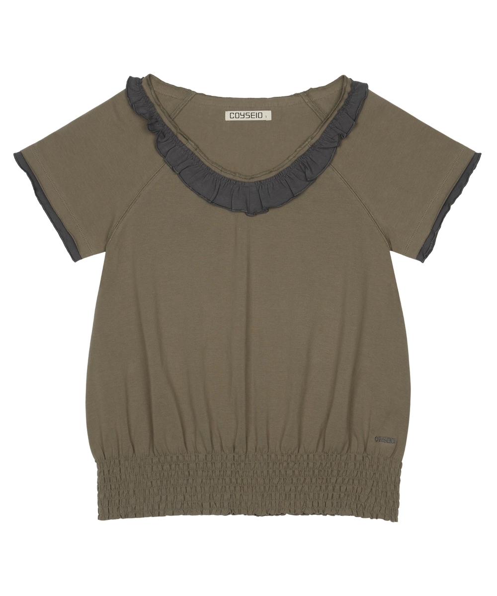 【COYSEIO】26SS RUFFLE V-NECK SMOCKED T-SHIRT : OLIVE