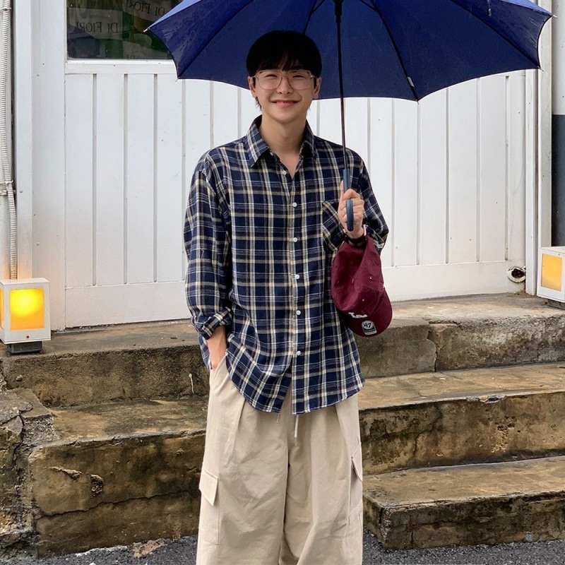 レトロなチェック柄の長袖シャツメンズ秋ルーズカジュアルシャツマッチングラペルトップスのトレンドの韓国語バージョン