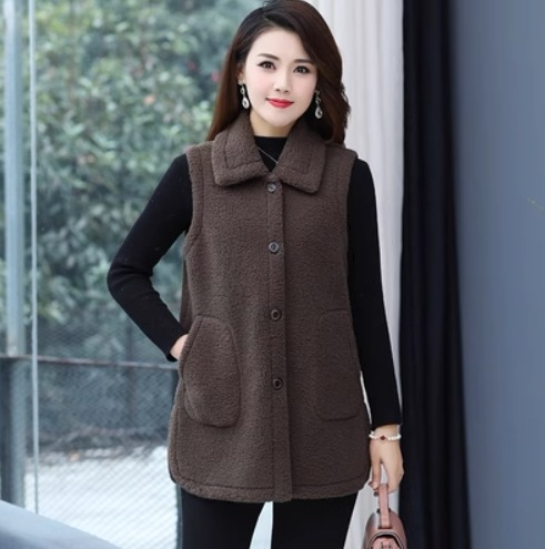 ゆったり トップス ベスト 袖なし ノースリーブ 襟付き ボタン もこもこ モコモコ ふわふわ ポケット 前開き 厚手 シンプル 上品 エレガント 無地 秋 冬 40代 50代 60代