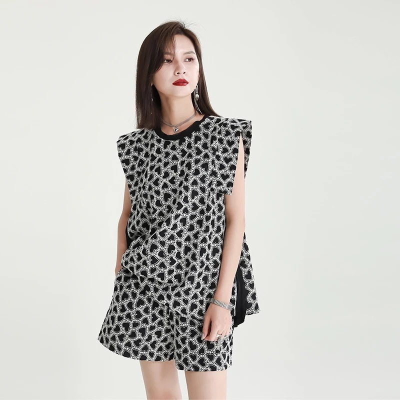 【J.Fashion】 心模様 ゆるセットアップ 上下セット ノースリーブブラウス ショートパンツ 皺風 シルム セットアップ スウェット ママ フォーマル スーツセットアップ 春 メガ割