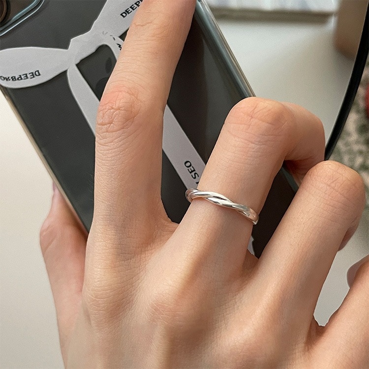 ツイストツイストリング女性用インコールドスタイルニッチミニマリストデザイン幾何学ライン人差し指リング