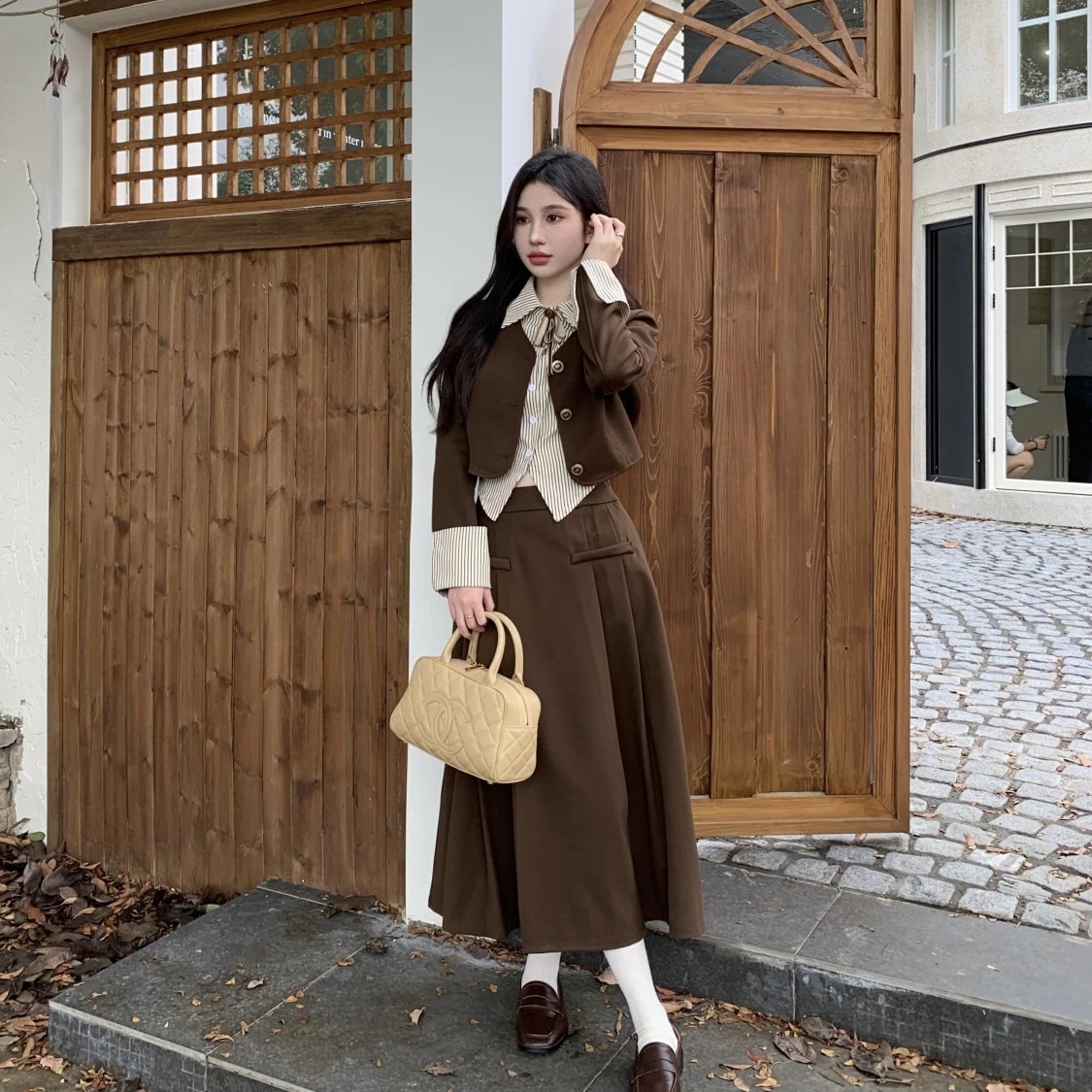 2024秋の大きいサイズの学院風スーツ女性のアメリカンショート丈の偽2枚の上着と半身のスカートの2つのセット