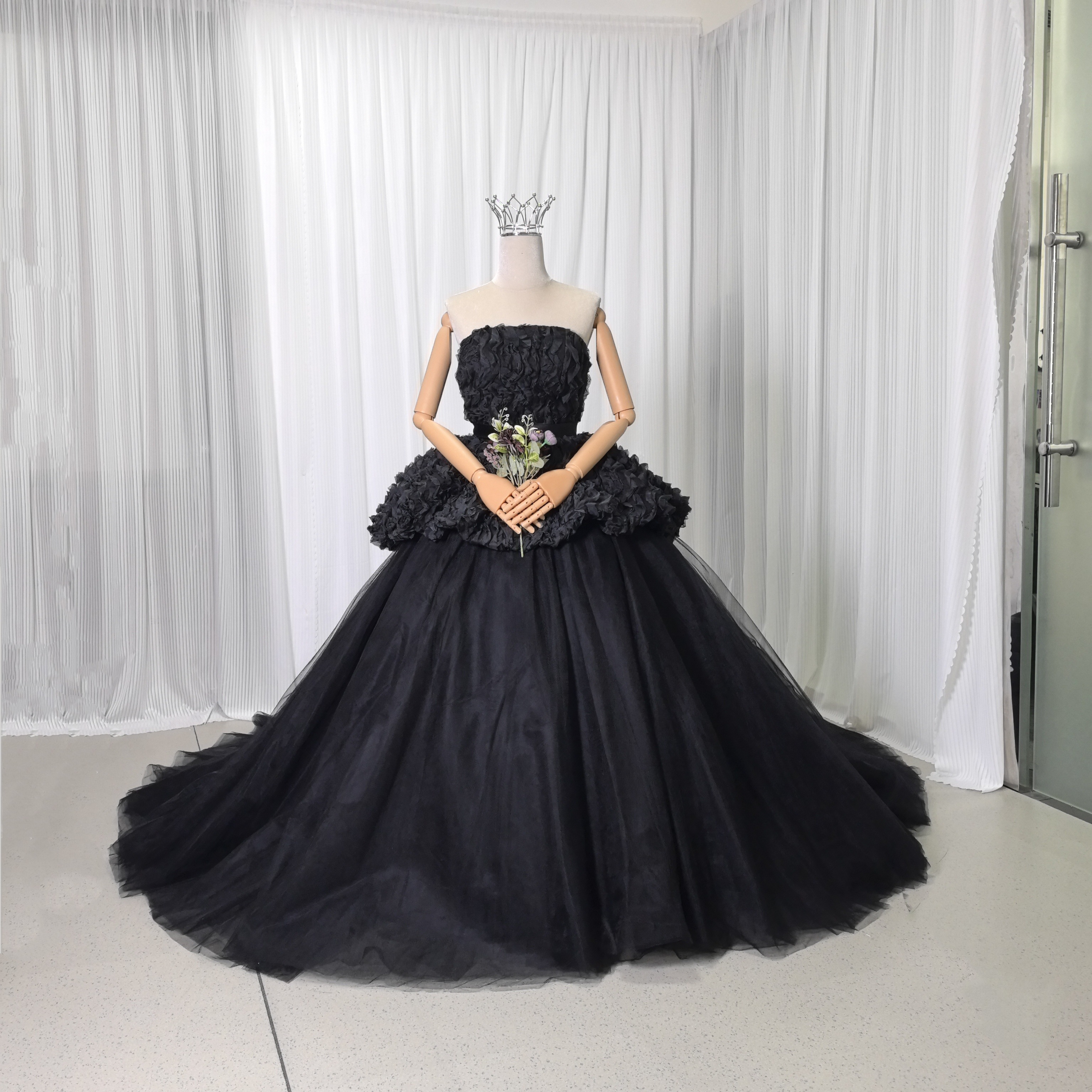 優しい パーティードレス ブラック ベアトップ ウェーブ デザイン感 可愛い 披露宴/結婚式