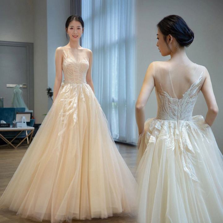 ウェディングドレス着後レビュー特典軽やかスカートがフォトジェニック イリュージョンネック 胸元がセクシー シンプルAラインドレス ノースリーブ サラリと素敵に着こなしたビーズや刺繍で描かれた繊細なフラ 20,760円