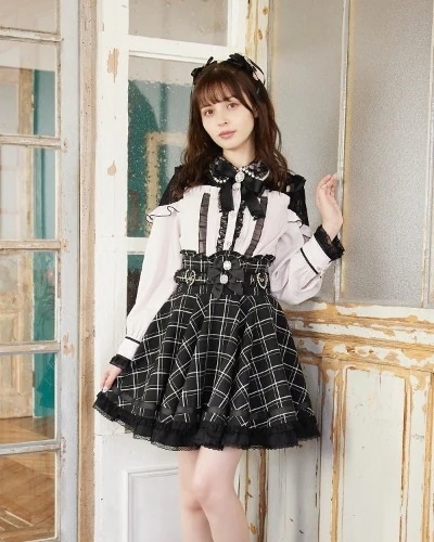 ダイヤモンドとパールのバックルが付いた地雷リボンリボン 5002 スカート