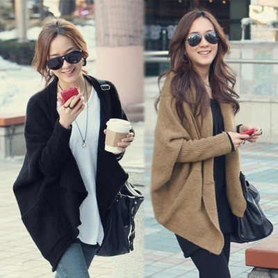 アウター ニットカーディガン 羽織り 上着 ミディアム丈 ミドル丈 袖あり 長袖 ボリューム袖 萌袖 Vネック ボタン 前開き 綿 セーター かわいい シンプル カジュアル おしゃれ お洒落 こなれ感