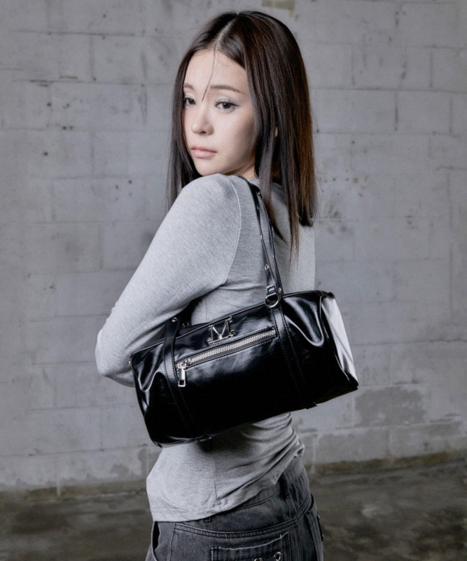 ノックスメタルロゴアイレットストラップショルダーバッグ男女共用