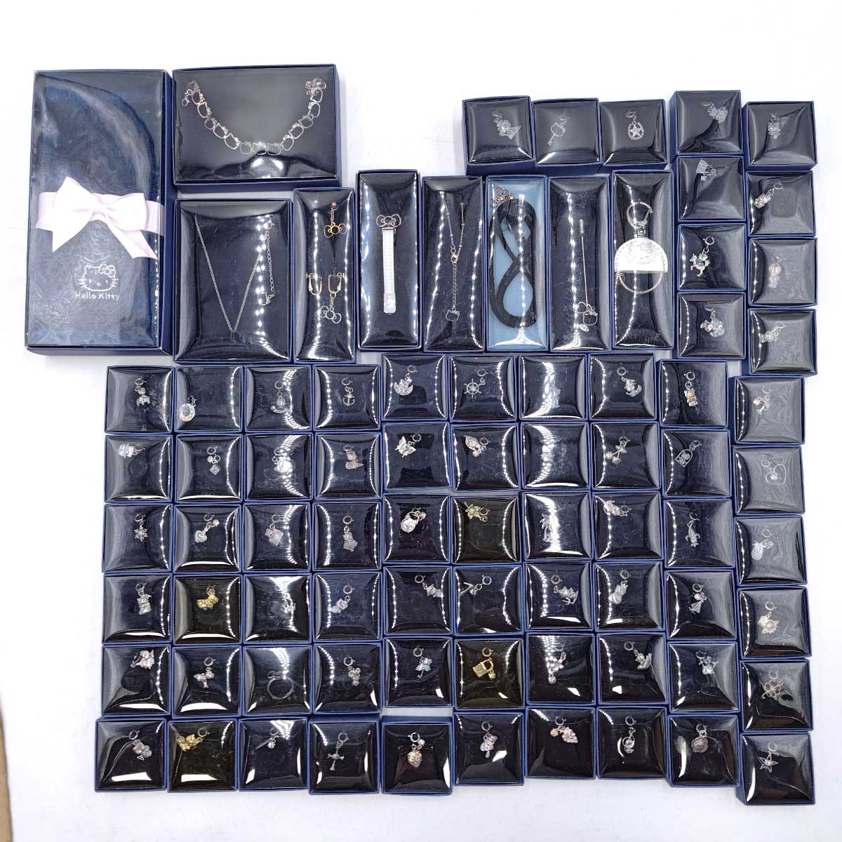 【中古・未使用品】[79点セット] ハローキティ ディアゴスティーニ 925 シルバー コレクション アクセサリー チャーム