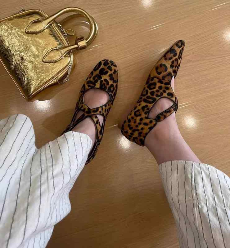 完売御礼ヒョウ柄 スリッポン パンプス 隠れヒール 5cm ウェッジソール レオパード柄 本革 シープスキン 韓国 身長 アップ フラット ぺたんこ風 シューズ クロス スクエアトゥ かっこいい 個性