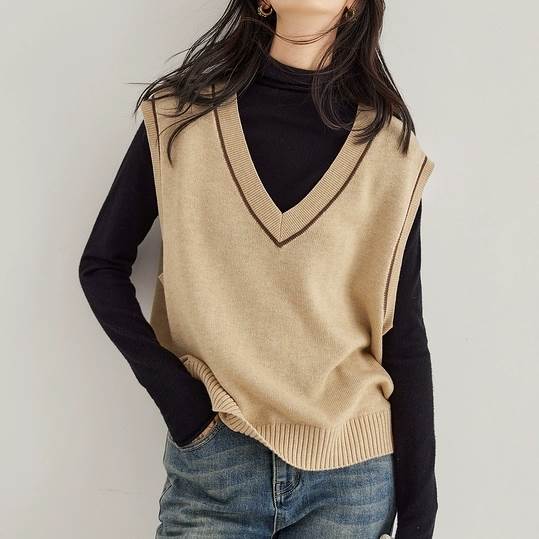 トップス ベスト ショート丈 袖なし 襟なし Vネック プルオーバー ニット かわいい 大人可愛い シンプル カジュアル 大人 上品 おしゃれ お洒落 かっこいい レトロ 大人女子 こなれ感 ラフ キ
