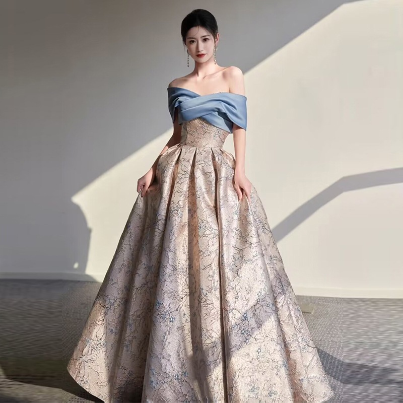 イブニングドレス2025新しいスタイルの女性の高級ニッチ軽い豪華な宴会気質のホストロングワンショルダードレス春