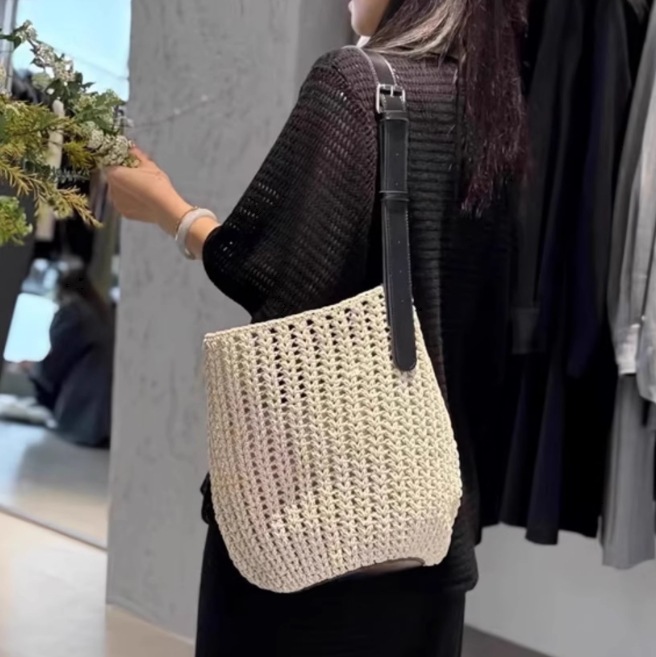 バッグ ショルダー ハンドバッグ トート リュック エコバッグ マザーズバッグ 斜めがけ 肩がけ 手持ち キャリーバッグ 大容量 多収納 多機能 便利 ラウンドファスナー カード収納 コンパクト 軽量