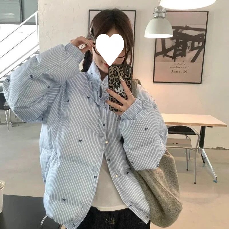 新しいライトブルーの綿入りコート冬スタイル厚手韓国風スタンドカラー小柄な女性向けのキュートでトレンディ