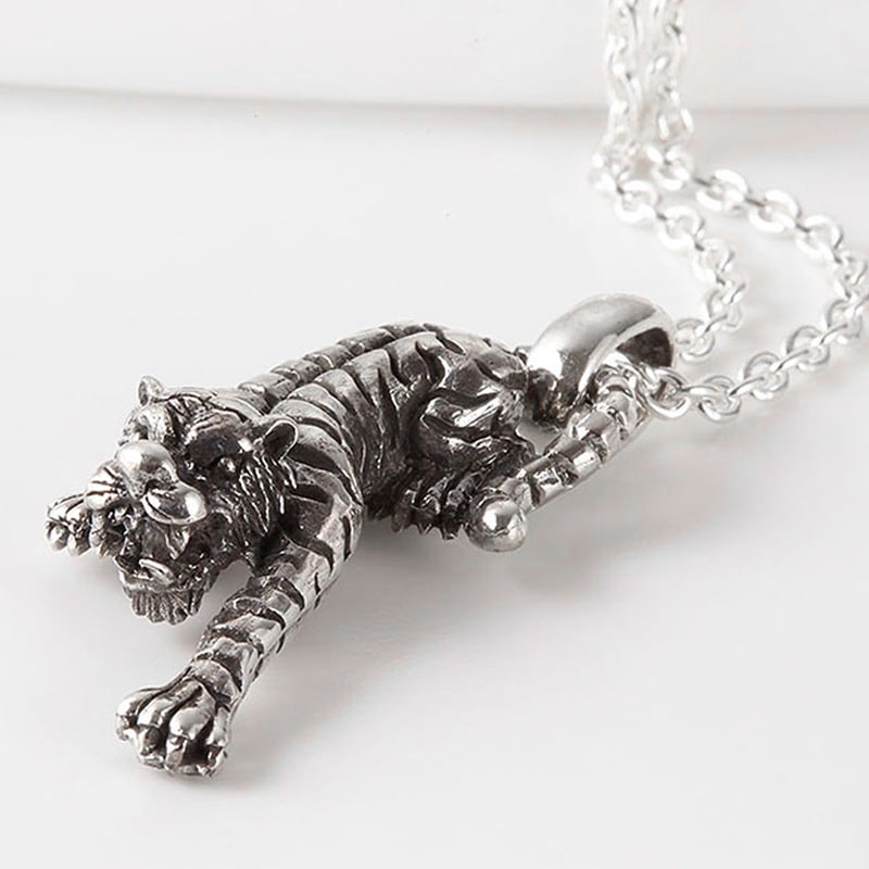 ネックレス レディース メンズ シルバー925 虎 トラ アニマル 動物 立体的 燻し 重厚感 ボリューミー 大きめ カッコイイ 可愛い お洒落 日常使い デイリー 個性的 プレゼント ギフト 贈り物 6,871円