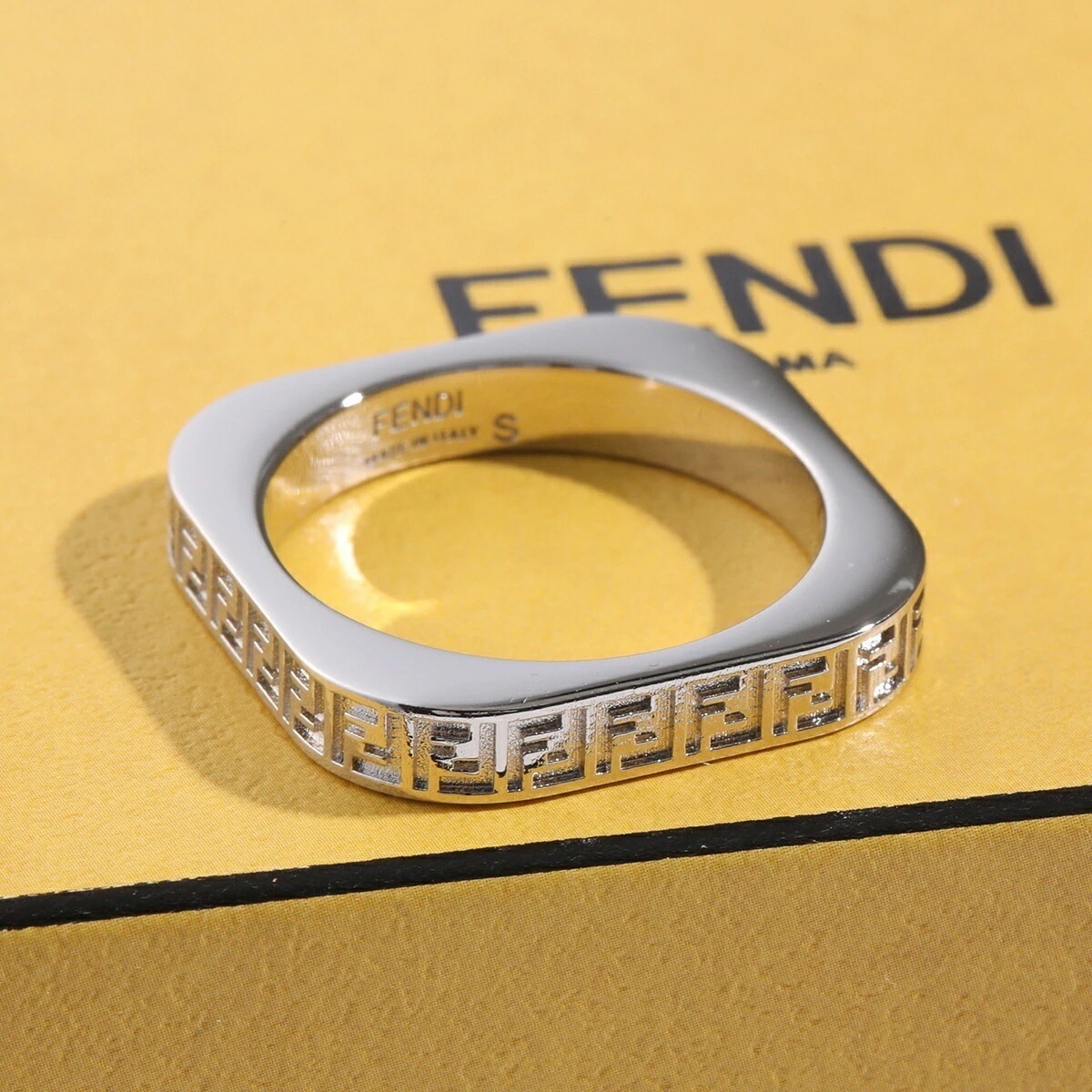 FENDI フェンディ リング 7AJ755 B08 メンズ FFロゴ 指輪 アクセサリー FF柄 ズッカ柄 F0TH0/PALLADIUM