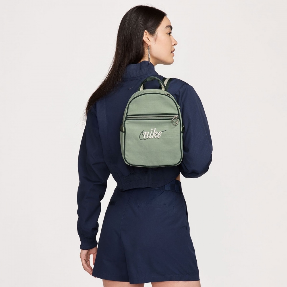 ナイキスポーツウェアフューチュラ 365 ミニバックパックレトロ FQ5559-370