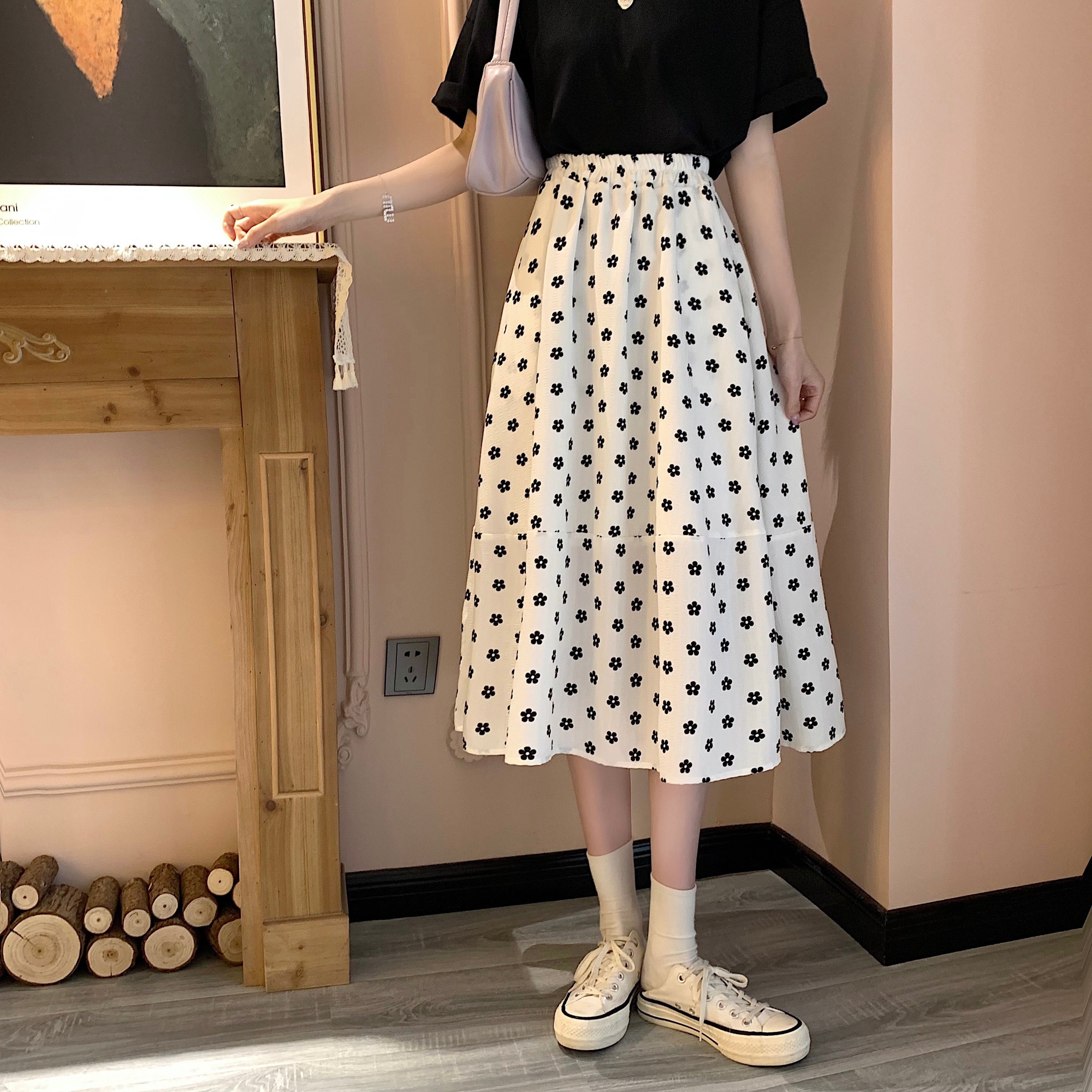 2色 スカート 春夏 かわいい フレアスカート ミドル丈 柄 花柄 小花柄 ウエスト ゴム 切り替えデザイン ホワイト ブラック かわいい 大人可愛い きれいめ 上品 クラシカル S M L XL ゆ