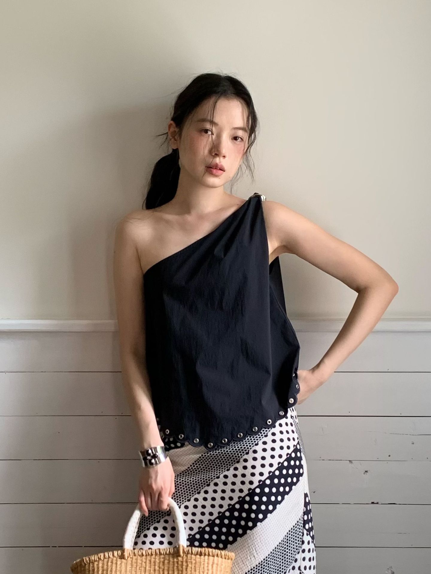 夏フランス式純欲ギャル斜め肩ノースリーブシングルルーズストラップトップスレディースS5699