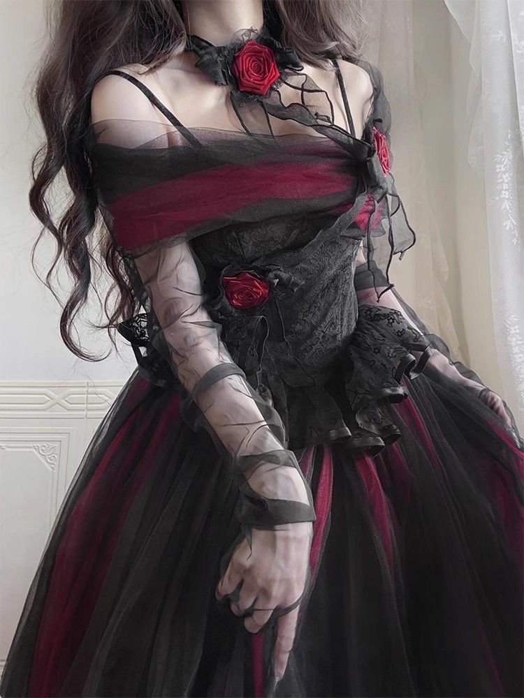赤い黒いガーゼのスカートのlolitaのスカートのロリータは逃げています