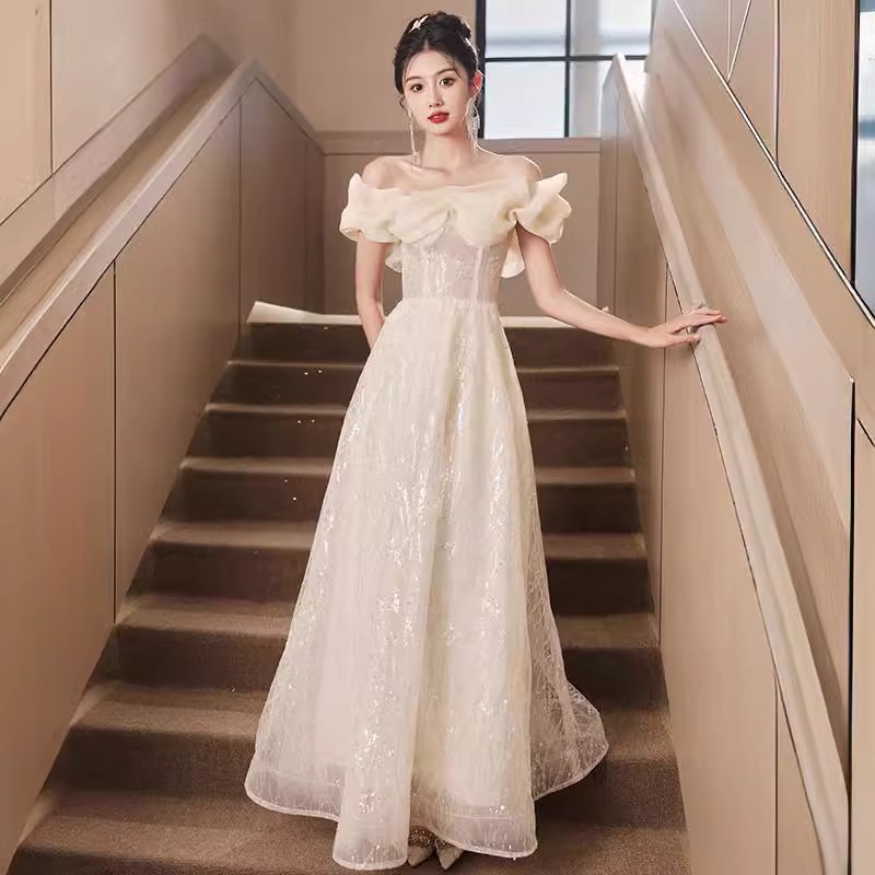 シャンパン色のイブニングドレス女性一文字肩司会者卒業成人式フレンチロング贅沢芸考ドレス