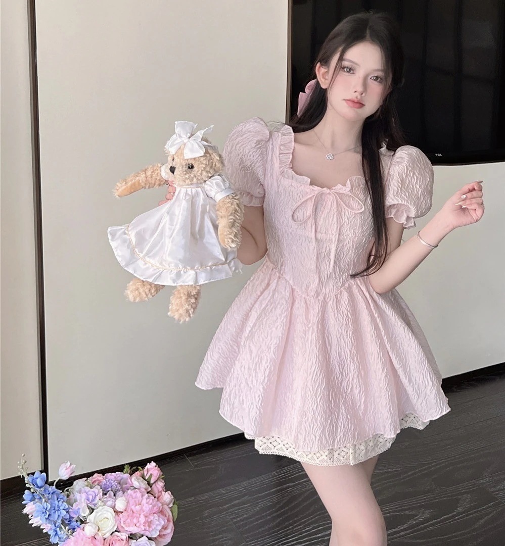 ワンピース ドレス レディース ミニ 半袖 光沢 プリンセス デコルテ パフスリーブ スクエアネック フレア レース フリル かわいい ガーリー ラブリー ロリータ パーティー 白 ピンク S M L