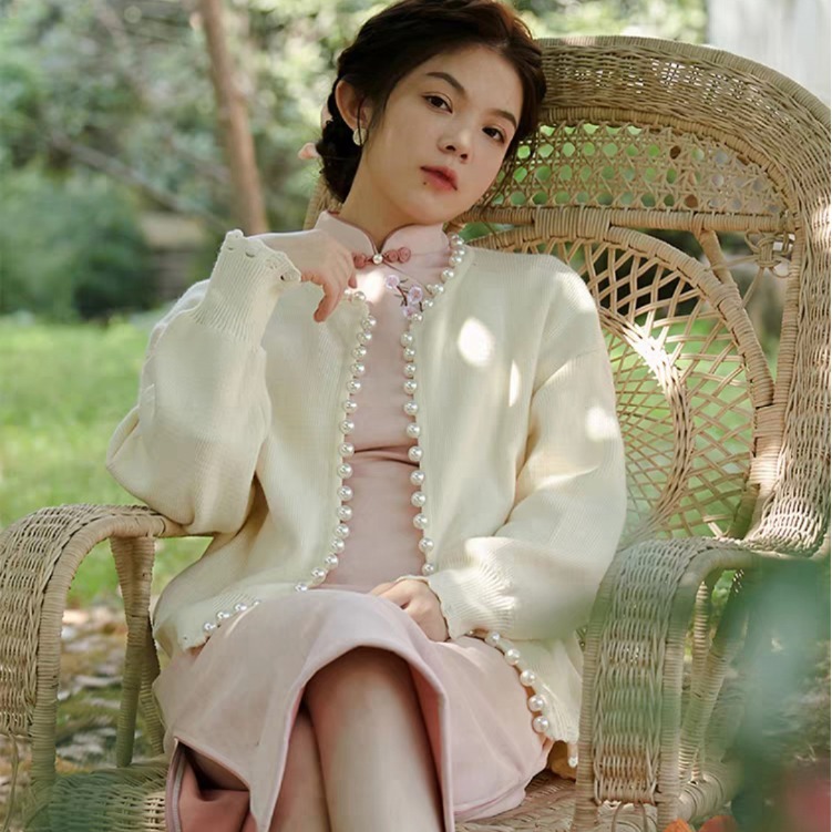 カーディガン 上着 羽織り レギュラー丈 袖あり 長袖 ボリューム袖 ラウンドネック 襟なし ノーカラー ワイド 前開き コンサバ ニット きれいめ シンプル カジュアル 上品 おしゃれ レトロ