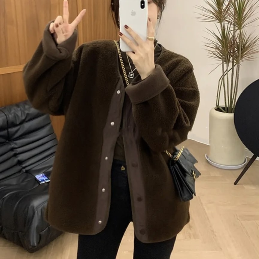 アウター コート ミディアム丈コート 長袖 Vネック 前開き ボタン ミディアム丈 かわいい 大人可愛い きれいめ シンプル 上品 おしゃれ かっこいい カジュアル こなれ感 個性的 主役級 存在感