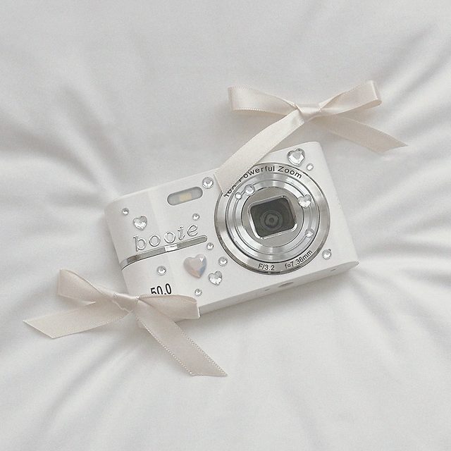 ブイY2K レトロ デジタルカメラ + ビデオカメラ モード デジカメ ( + SDカード)/ ビーズストラップ + ストーンステッカー 贈呈(在庫切れ時終了)