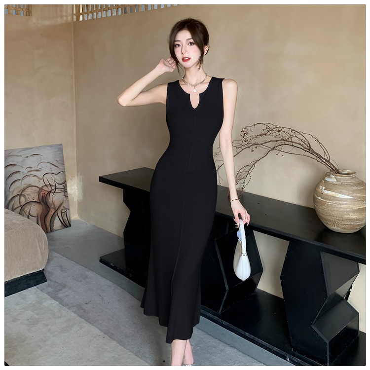 レディース ワンピース ドレス ミモレ 袖なし ノースリーブ タイト スリム 細身 ストレート Iライン スマート 薄手 ニット きれいめ 上品 おしゃれ かっこいい こなれ感 クール 主役級