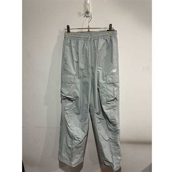 ニューバランス 軽量ウーブンカーゴパンツ NBNTG2W412 GRAY