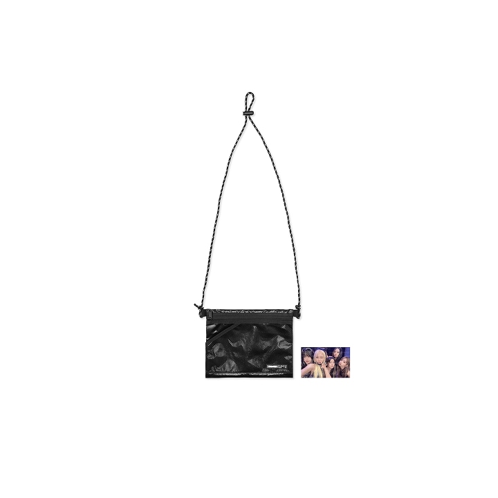 LE SSERAFIM Sacoche bag (black)