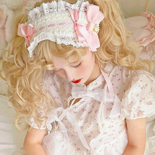 中世の貴族風 金髪 巻き毛 ふんわり前髪 ぱっつん前髪 フルウィッグ かつら 長髪 超ロング ロングウィッグ ロリータ lolita 前髪あり 自然 可愛い キュート ウイッグ wig コスプレ 耐熱