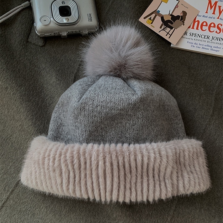 帽子 ニット帽 ボンボン ふわふわ もこもこ かわいい 大人可愛い きれいめ シンプル カジュアル 大人 上品 おしゃれ かっこいい レトロ ラフ ルーズ 大人可愛い 大人女子 こなれ感 個性的