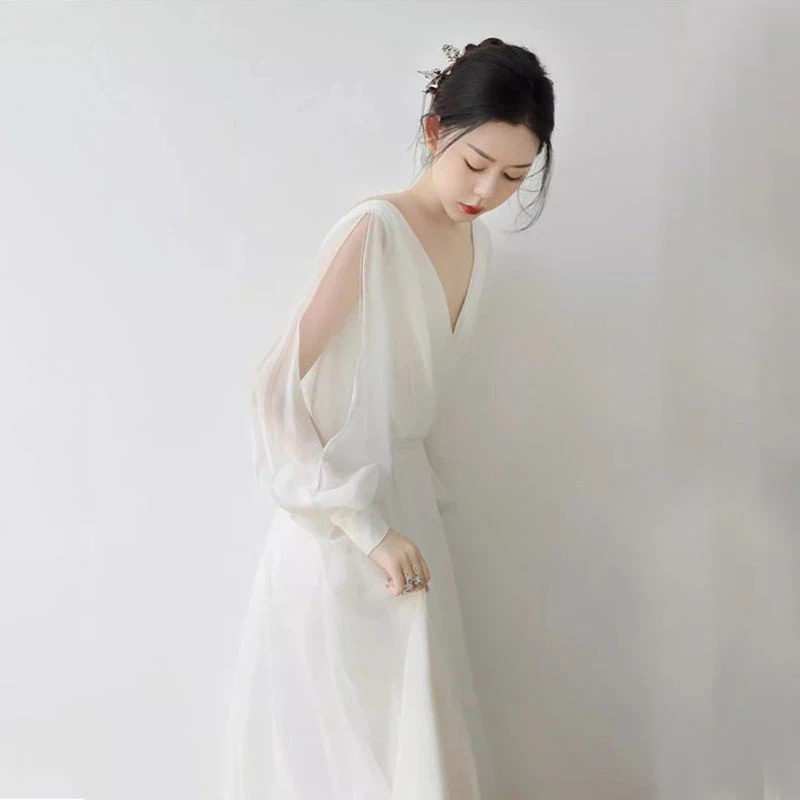 非常にエレガントな気質を持つ女性のための白いシフォンの小さなイブニング婚約ドレス証明書や登録を受け取るときに通常のときに着用できます