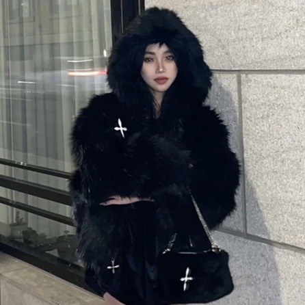 アウター コート 毛皮コート 長袖 フード付き 前開き ファスナー ショート丈 ふわふわ かわいい 大人可愛い きれいめ シンプル 上品 おしゃれ かっこいい カジュアル こなれ感 個性的 主役級