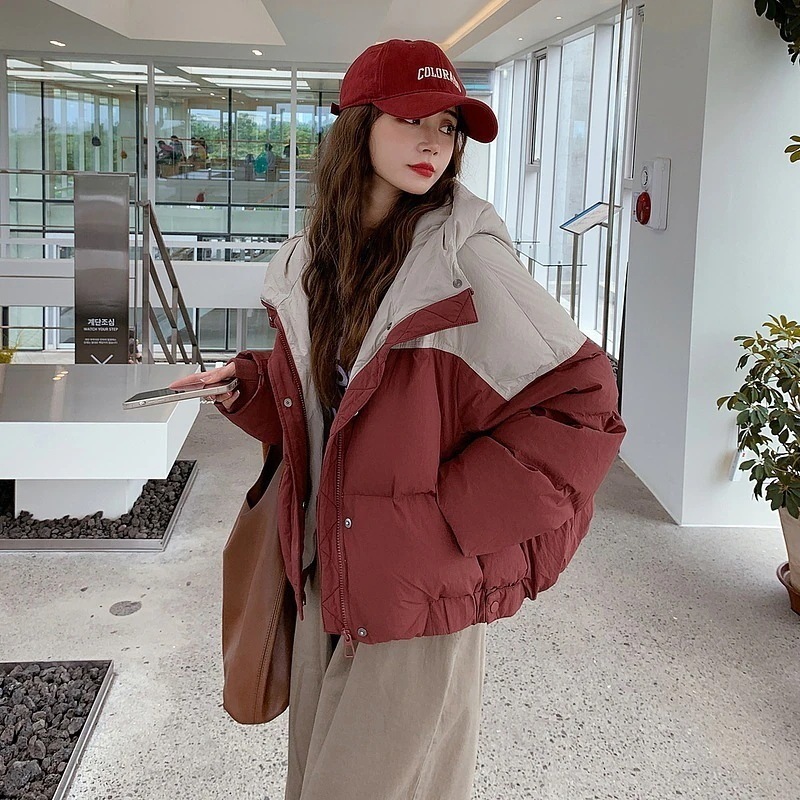 2023冬の新型衝突カラージョイント綿入れ女性ショート丈厚くてゆったりしたパン服小柄綿入れ爆発型コート