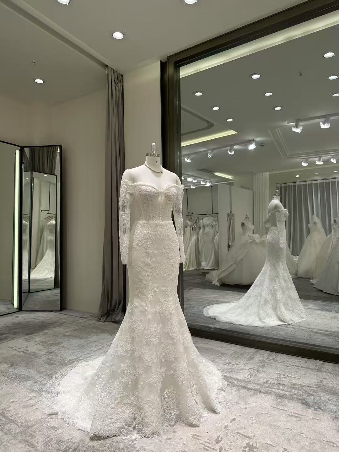 美品！ウェディングドレス オフショルダー 花柄のモチーフ刺繍が美しく マーメイドライン 結婚式62800