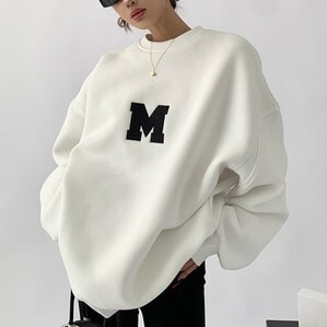 トップス トレーナー 裏起毛 白トップス 袖あり 長袖 ラウンドネック ストレート 大人可愛い きれいめ 上品 おしゃれ お洒落 かっこいい 大人女子 こなれ感 ラフ モード系 モダン 主役級 存在感