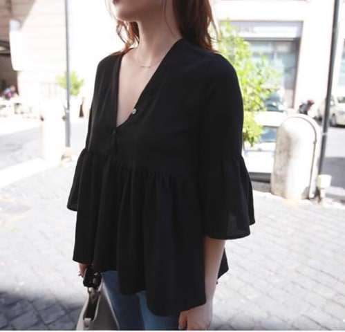 レディース トップス フレア シャツ 半袖 Vネック ボタン 大人可愛い シンプル カジュアル おしゃれ エレガント 上品 主役級 存在感 無地 春 夏 ママ マタニティ 10代 20代 30代