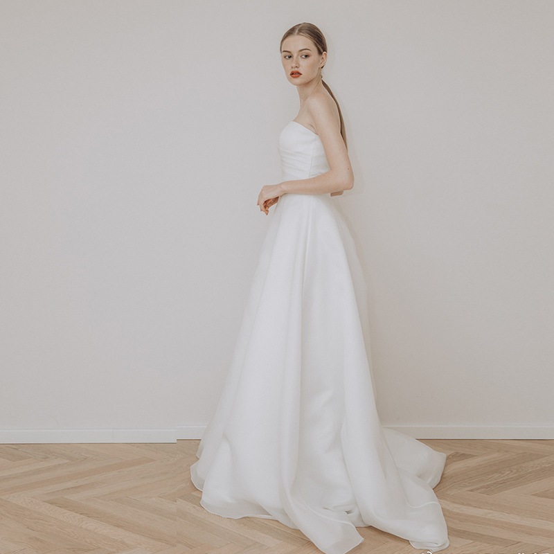 ブレストウェディングドレス新しいサテンフレンチスモールテールブライダルウェディング気質ガウン