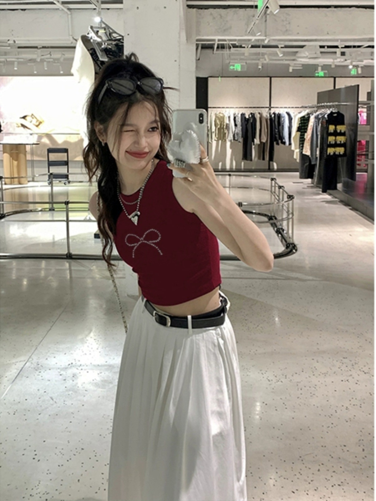 スモールホットガールキャミソールレディース 2024 新しいレッドアウターウェアチョッキスリムスリムショートトップ