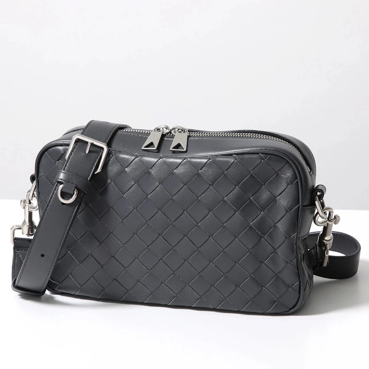 BOTTEGA VENETA ボッテガヴェネタ ショルダーバッグ 755923 V2HL1 メンズ イントレチャート レザー カメラバッグ スモール 鞄 2077/ARDOISE-SILVER