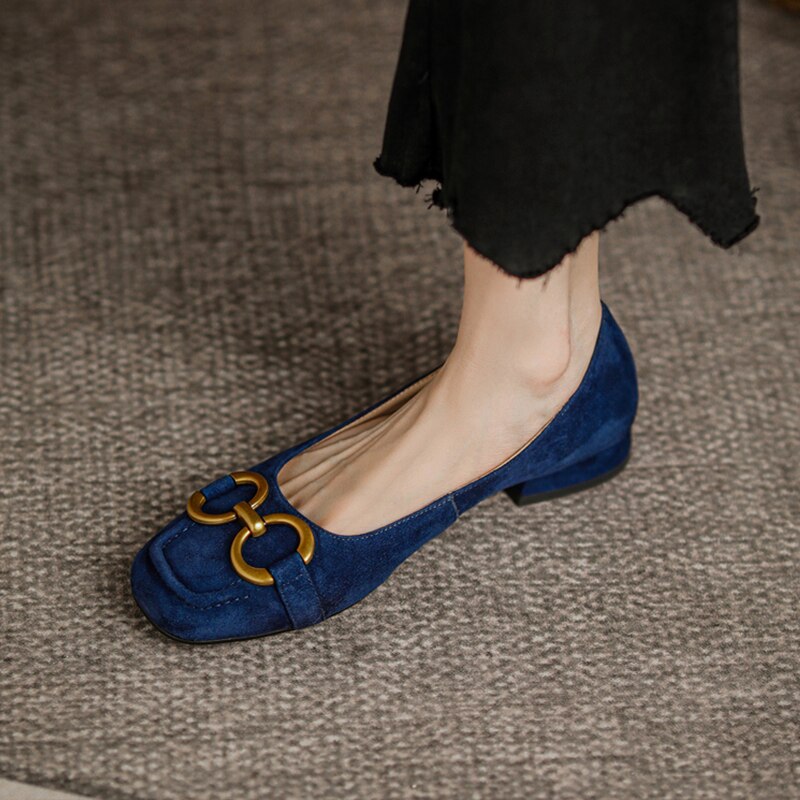 パンプス レディース ローヒール フラットシューズ 秋 冬 春 疲れない バックル スクエアトゥ スエード オフィス カジュアル OL 通勤 上品 韓国 きれいめ 入学式 結婚式 成人式