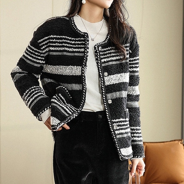 アウター コート ミディアム丈コート 長袖 ラウンドネック 前開き ボタン ポケット ふわふわ かわいい 大人可愛い きれいめ シンプル 上品 おしゃれ かっこいい カジュアル こなれ感 個性的