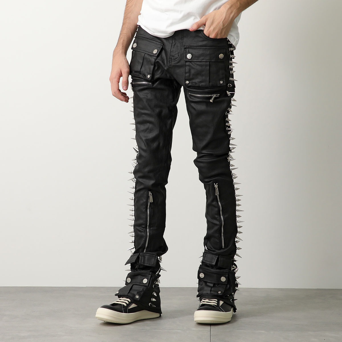GUAPI グアピ ジーンズ OBSIDIAN BLACK WAXED SPIKES DENIM 0099OBWSD デニムパンツ ジーパン Gパン フレア スタッズ メタル ロゴ ブラック