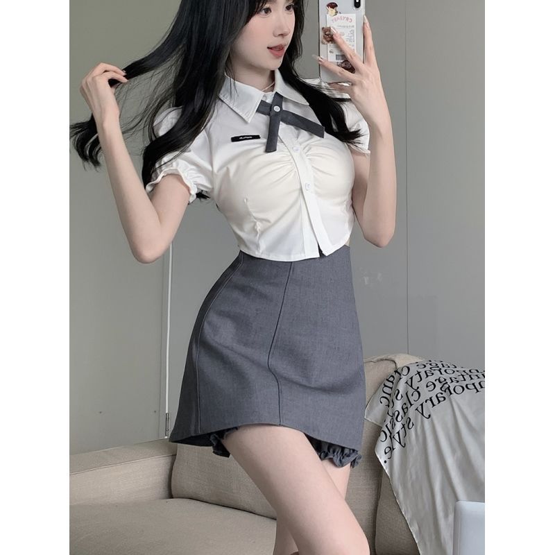 ハイエンドのカスタマイズ-女性のためのスーツ 2024 新しい夏のスタイル甘くてスパイシーなスタイル純粋な欲望パフスリーブプリーツショートシャツ + A ラインハイウエストスカート