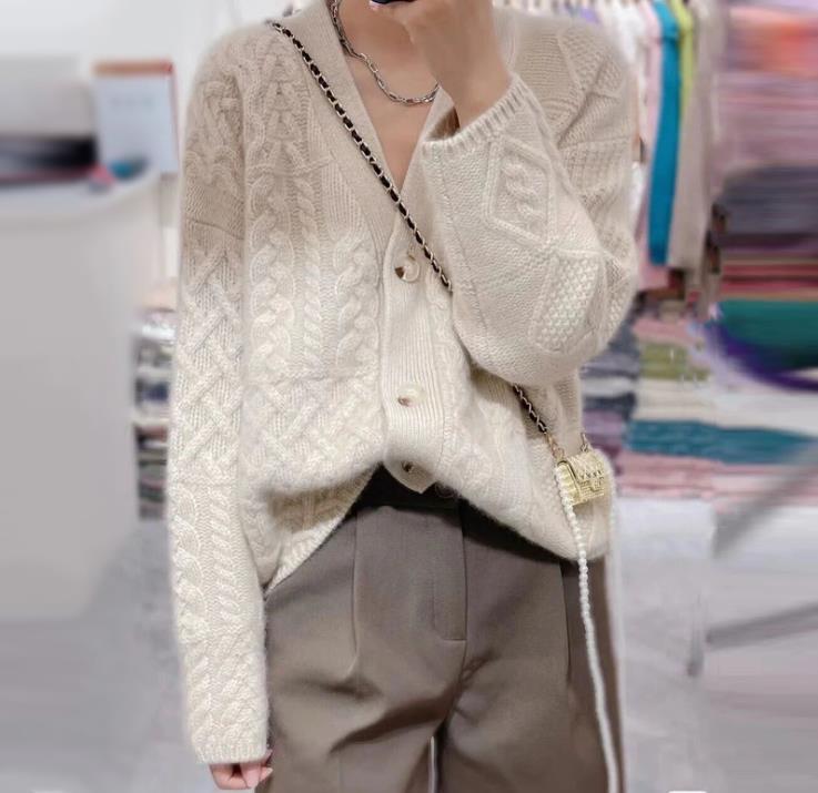 ワクシーニッチデザインカーディガン女性の 2022 秋の新しい v ネック緩い肥厚ツイストニットセーターコート卸売