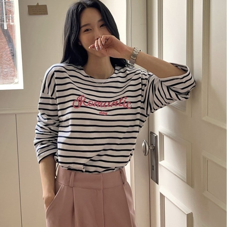 刺繍入りボーダー柄シャツ カジュアルシャツ カジュアルロンT ラウンドネックトップス トップス Tシャツ シャツ プルオーバー 袖あり 長袖 Uネック ラウンドネック ストレート Iライン 刺繍